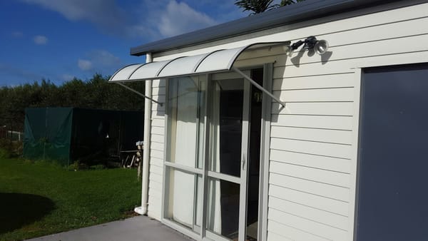 Hardtop light-filtering fibreglass awning for a man cave